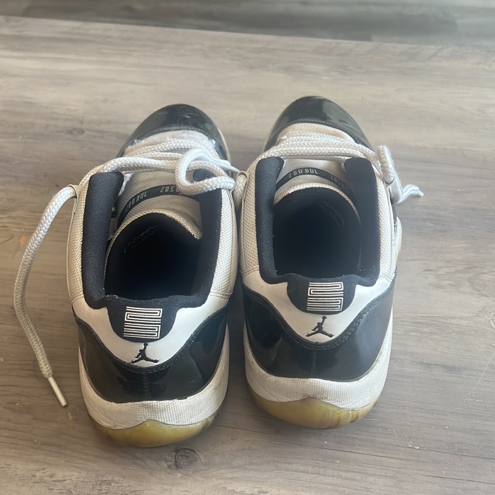 10.5 Air Jordan Retro Low Concord - Picture 4 of 5